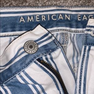 American Eagle Mom Jeans - SZ 8